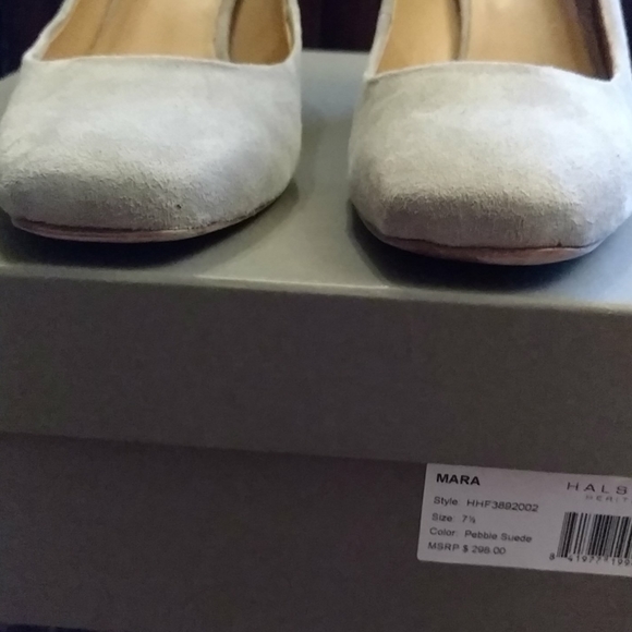 New Beautiful Halston gray suede heels - Picture 4 of 10